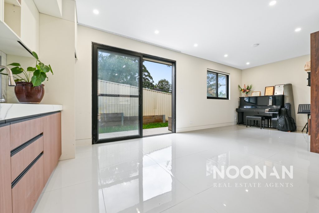 12 Bonds Rd, Roselands - Thumbnail 3